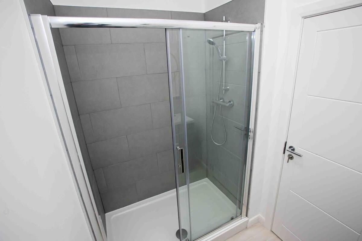 Modern & Stylish 1 Bedroom Apartment In Bolton Buitenkant foto