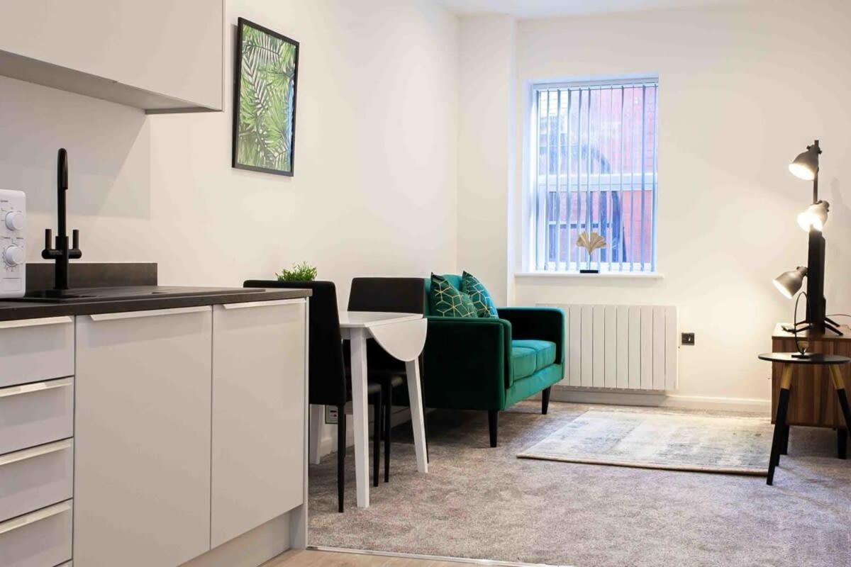 Modern & Stylish 1 Bedroom Apartment In Bolton Buitenkant foto